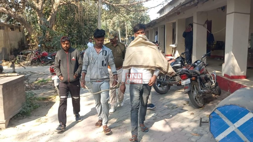 बछवाड़ा पुलिस ने छिनतई मामले में बाइक व् मोबाइल समेत तीन आरोपी को किया गिरफ्तार 2