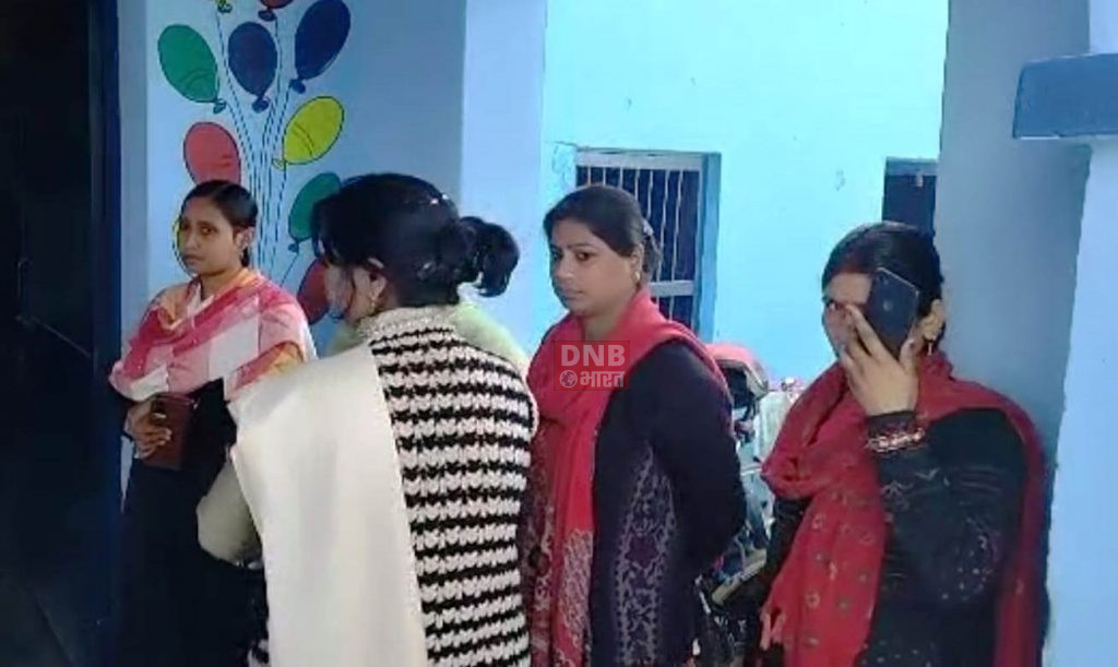 बछवाड़ा के मुरलीटोल विद्यालय में प्रधानाध्यापक और शिक्षकों का हुआ विवाद, सभी छात्र वर्ग कक्षा से निकले, ग्रामीणों ने किया बीच बचाव 5
