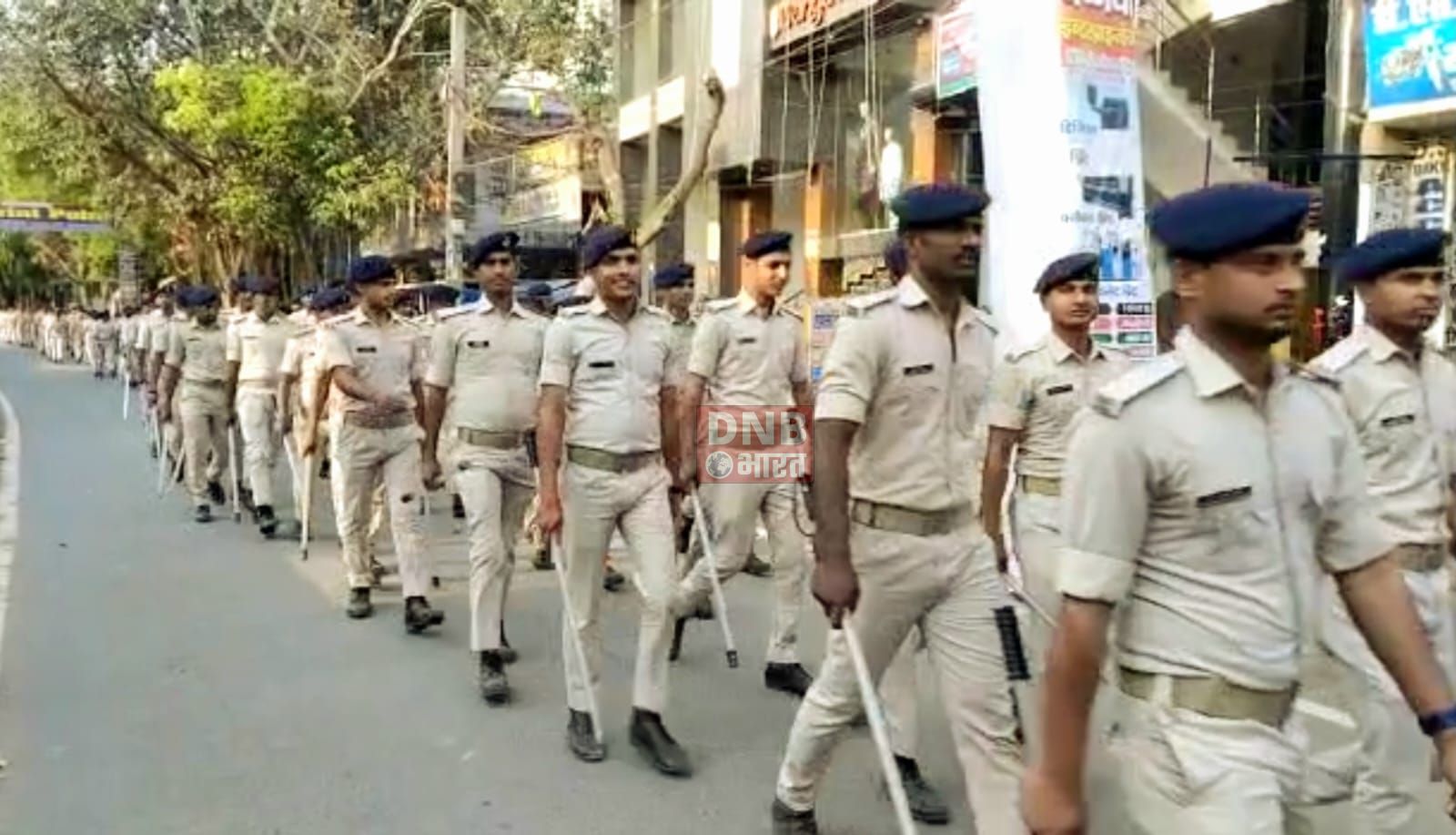 नालंदा में रामनवमी और विराट शोभा यात्रा के पूर्व निकाला गया फ्लैग मार्च,डीएम एसपी डीएसपी एसडीओ बीडीओ समेत कई सुरक्षाकर्मी हुए शामिल 4