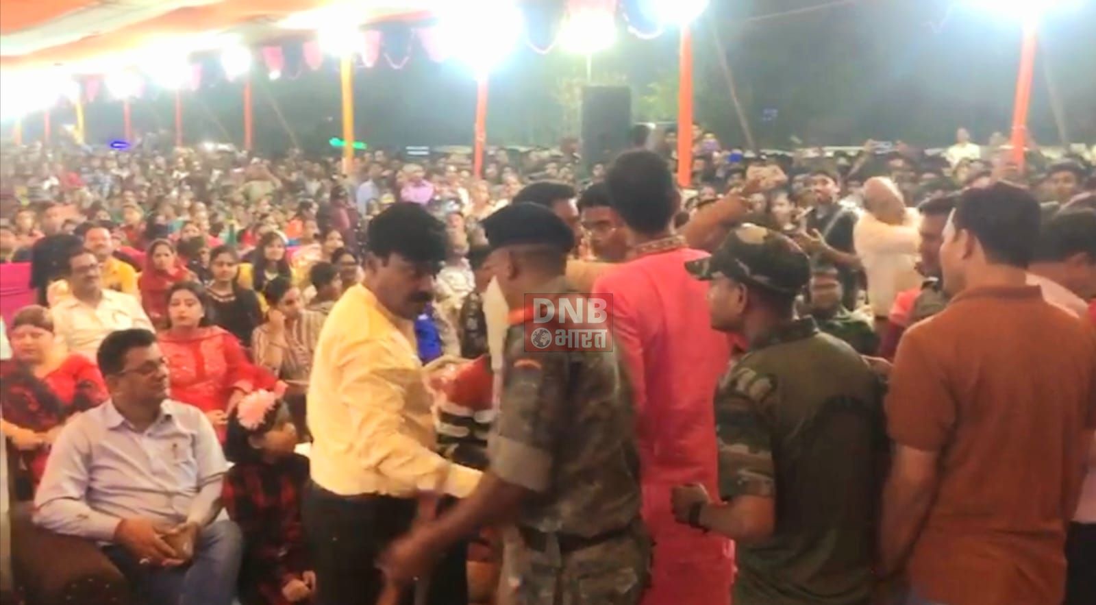 समस्तीपुर में बिहार दिवस के मौके पर वायरल बॉय और बॉलीवुड में दस्तक दे चुके अमरजीत जयकर ने देर रात तक बांधे रखा समां 5