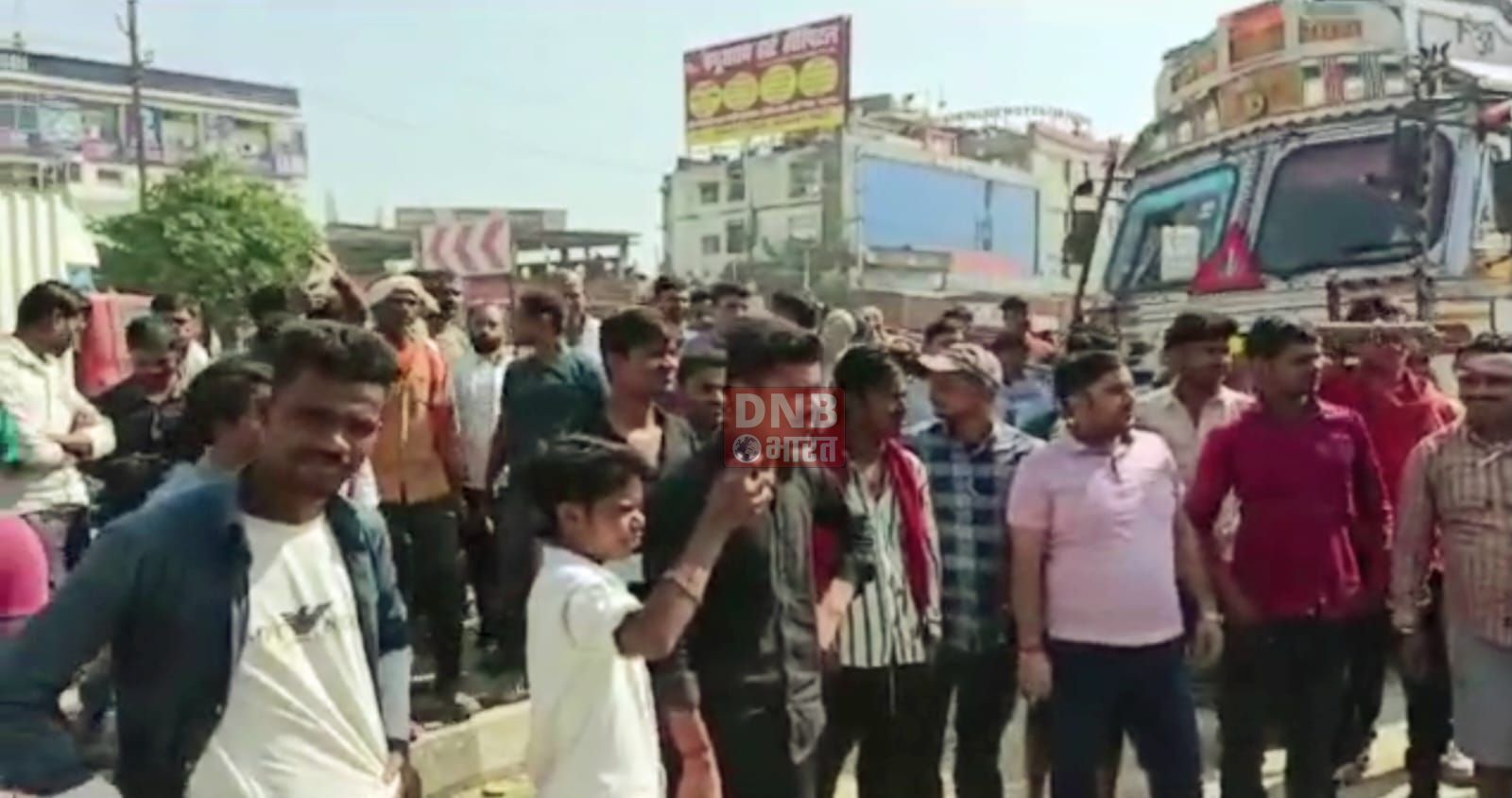 बेगूसराय में यूट्यूबर मनीष कश्यप की गिरफ्तारी के विरोध में राष्ट्रीय जन जन पार्टी के कार्यकर्ताओं ने किया एनएच 31 एवं एनएच-28 को जाम 3