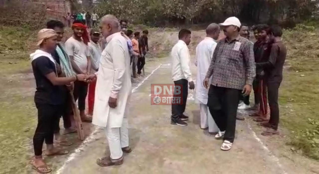 बछवाड़ा के मुरलीटोल में आयोजित क्रिकेट टूर्नामेंट के पहले दिन मुरलीटोल की टीम ने  सुरों टीम को 37 रन से किया पराजित 2