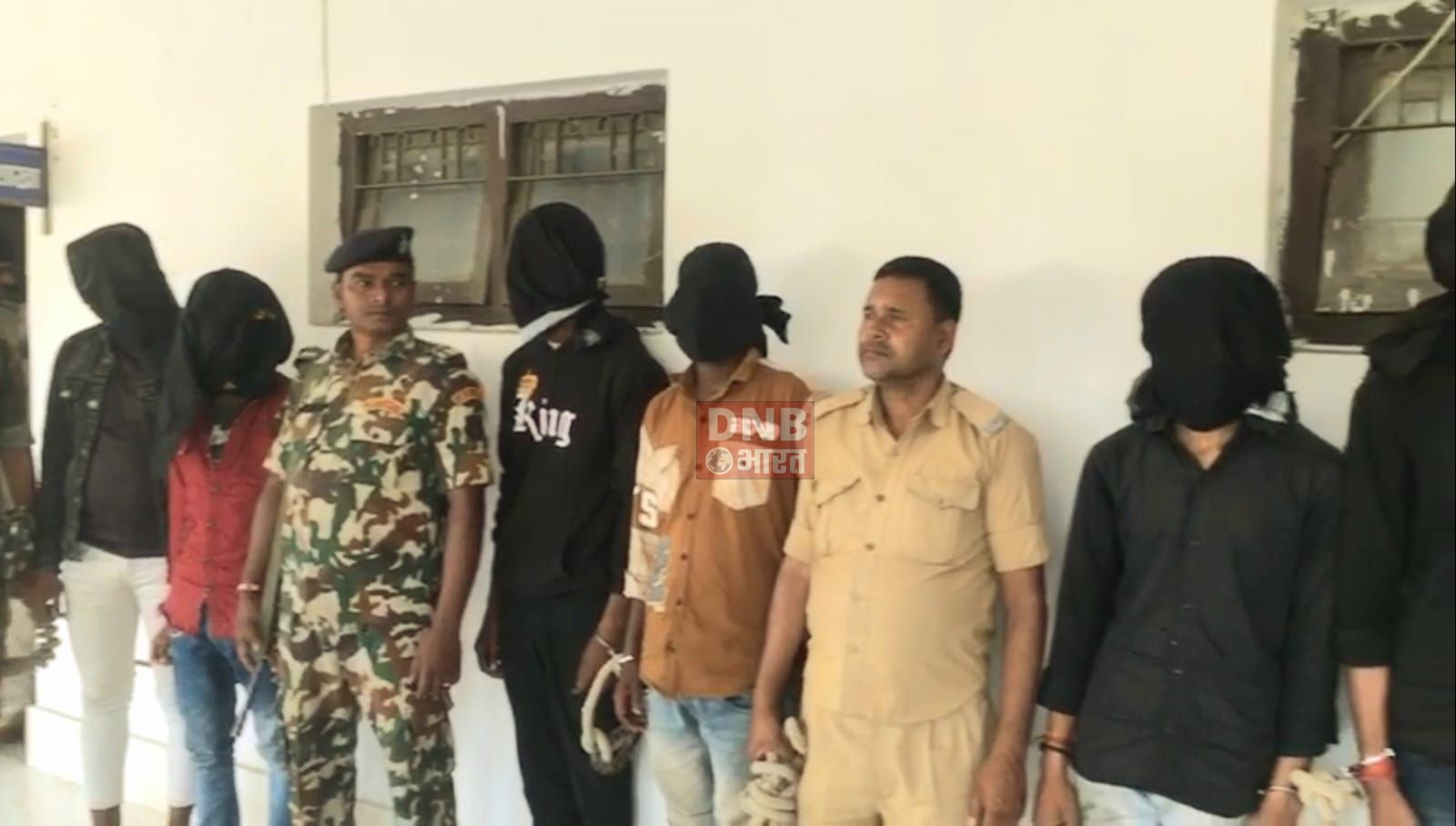 समस्तीपुर में लुट की योजना बना रहे 8 अपराधियो को पुलिस ने किया गिरफ्तार, हथियार बरामद 4