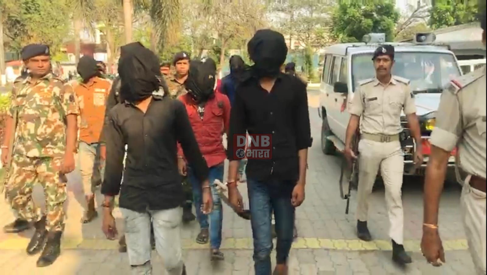समस्तीपुर में लुट की योजना बना रहे 8 अपराधियो को पुलिस ने किया गिरफ्तार, हथियार बरामद 3