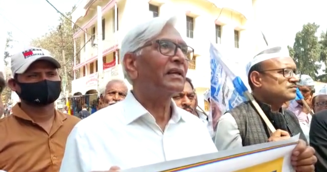 बेगूसराय आप पार्टी कार्यकर्ताओं ने केन्द्र सरकार,ईडी एवं सीबीआई के खिलाफ विरोध मार्च निकाला 2