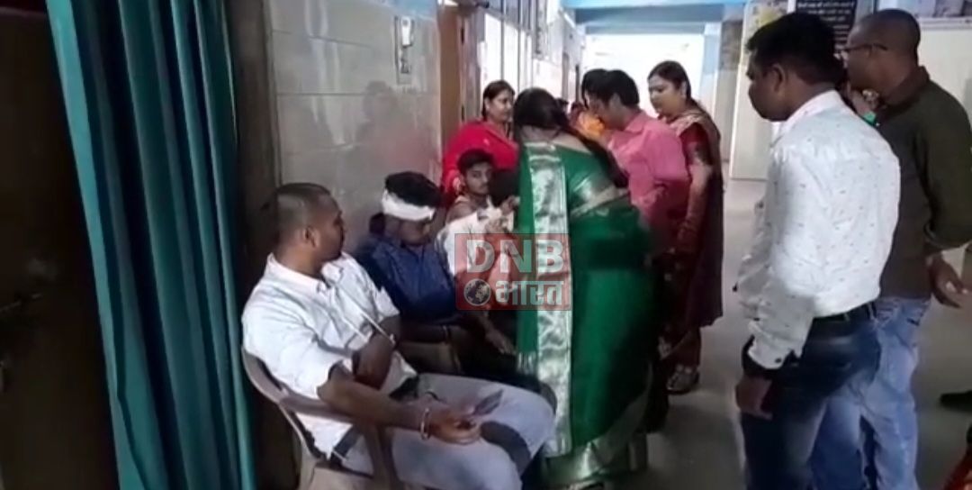 बेगूसराय में टायर फटने से स्कॉर्पियो गाड़ी पलटी, आठ लोग घायल 2