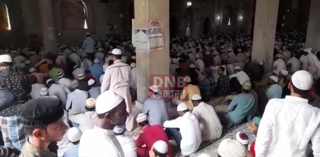 पवित्र पर्व रमजान के पहले जुमे की नमाज अदा करने बड़ी संख्या में पहुंचे लोग मस्जिद 3