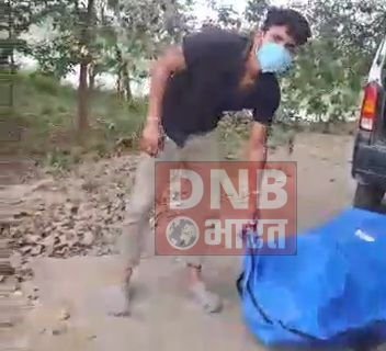 शव की नहीं हुई शिनाख्त तो खगड़िया में दोनों शवों को घसीटते हुए नदी में फेंका, सोसल मिडिया पर विडियो वायरल 5
