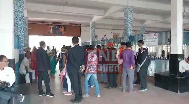 बेगूसराय स्टेशन पर एक फर्जी टीटीई को रेल पुलिस ने किया गिरफ्तार 3