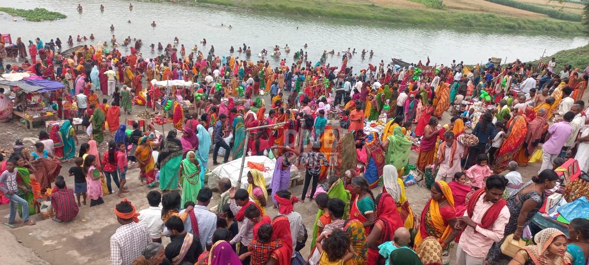 बछवाड़ा के झमटिया घाट का चार वर्षो से नहीं हो रहा है डाक,प्रशासन द्वारा डाक के लिए तिथि निर्धारित की जाती है किंतु डाक में बोली लगाने नहीं पहुंच रहे हैं लोग 2