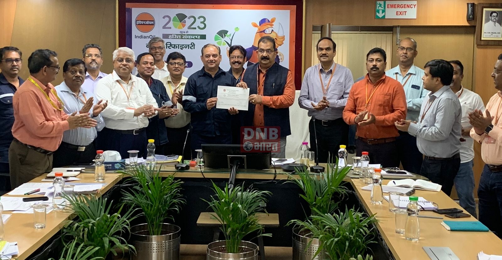बरौनी रिफाइनरी परिसर में समारोह आयोजित कर उत्कृष्ट कार्य करने पर क्लस्टर हेड एल एंड टी कम्पनी अनिल शर्मा को रिफाइनरी प्रमुख ने किया सम्मानित 2