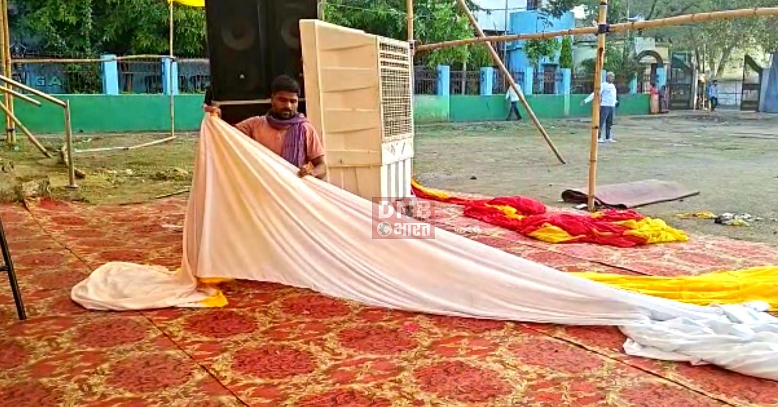 नालंदा में बीती रात अचानक आई बारिश और आंधी की चपेट में आने से बिहारशरीफ का श्रम कल्याण केंद्र के मैदान में बिहार दिवस की तैयारियों के लिए बना पंडाल हुआ क्षतिग्रस्त 2