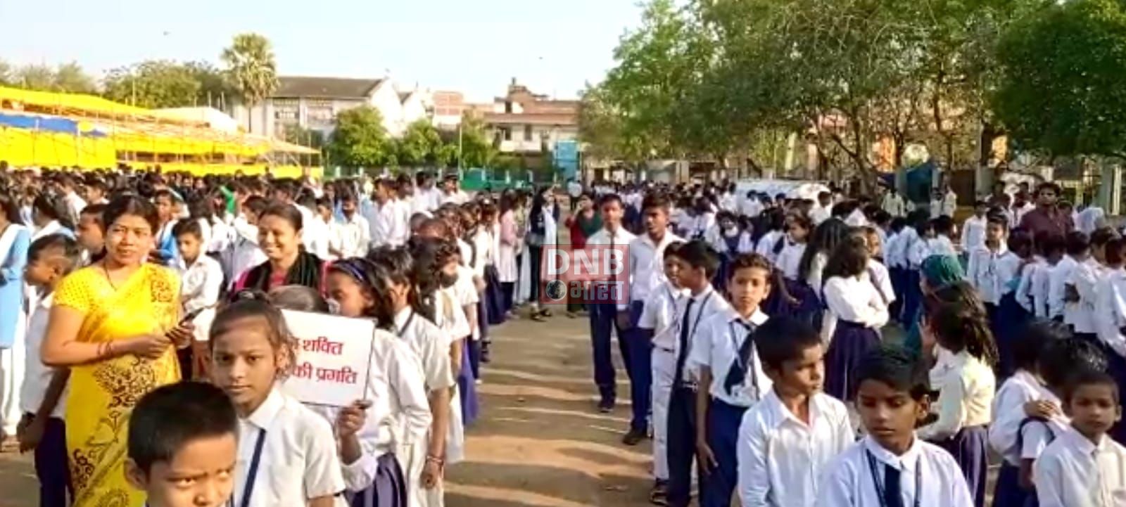 नालंदा जिले में बिहार दिवस के मौके पर बिहार शरीफ के श्रम कल्याण के मैदान से निकाला गया प्रभात फेरी,जिला शिक्षा पदाधिकारी ने हरी झंडी दिखाकर किया शुरुआत 2