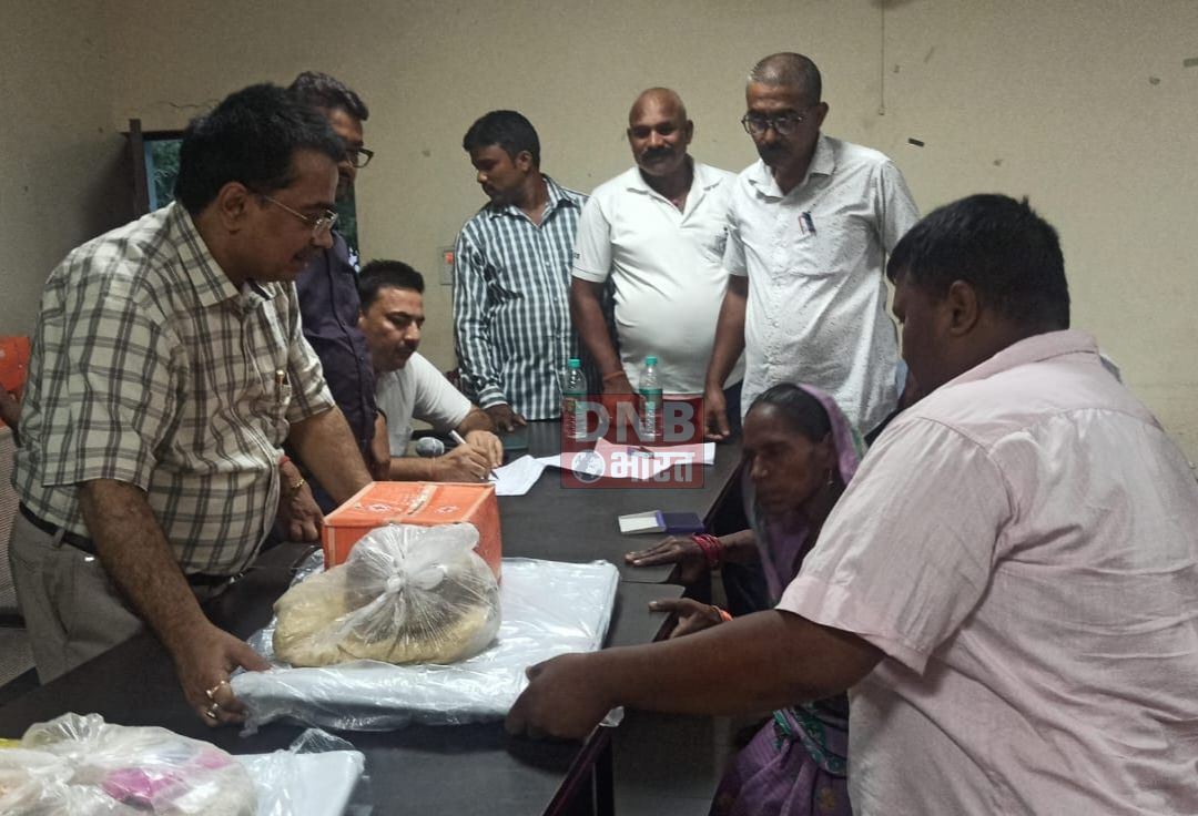 अग्नि पीड़ितों के बीच बेगूसराय रेड क्रॉस सोसाइटी द्वारा बृहत राहत सामग्रियों का वितरण 2