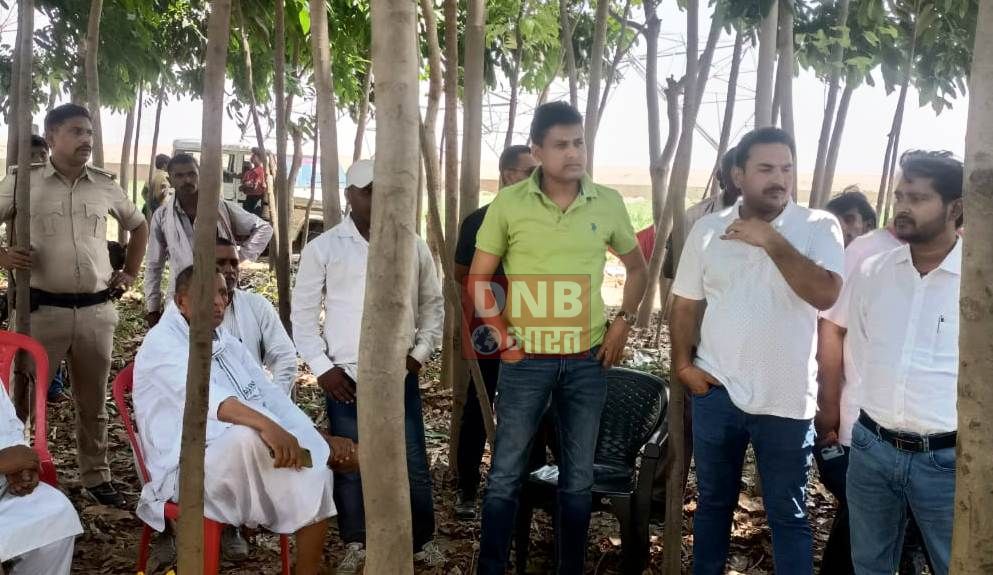 अग्निकांड में पीड़ित परिवारों के बीच राहत सामग्री का वितरण किया जा रहा है – विरेन्द्र कुमार महतों 3