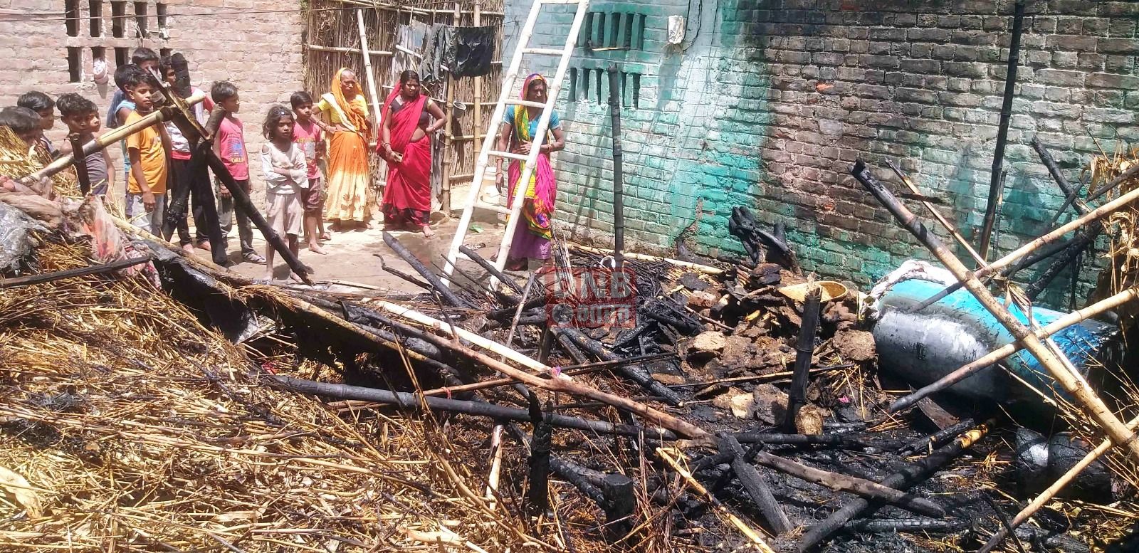 बछवाड़ा में बिजली की शॉर्ट्सर्किट से लगी आग में दो फूस का घर समेत हजारो रुपये की संपत्ति जलकर राख 2
