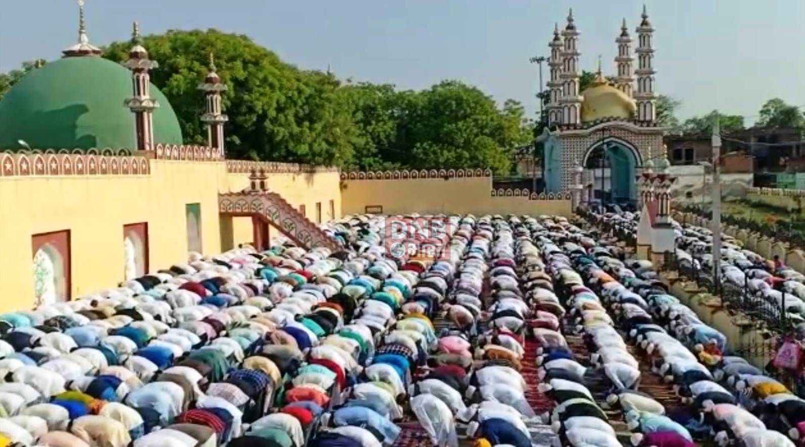 ईद को लेकर बिहार शरीफ के बड़ी दरगाह समेत सभी ईदगाहो में अदा की गई ईद की नमाज,शान्ति अमन चैन का मांगी दुआ,मस्जिदों के बाहर सुरक्षा के पुख्ता इंतजाम 3