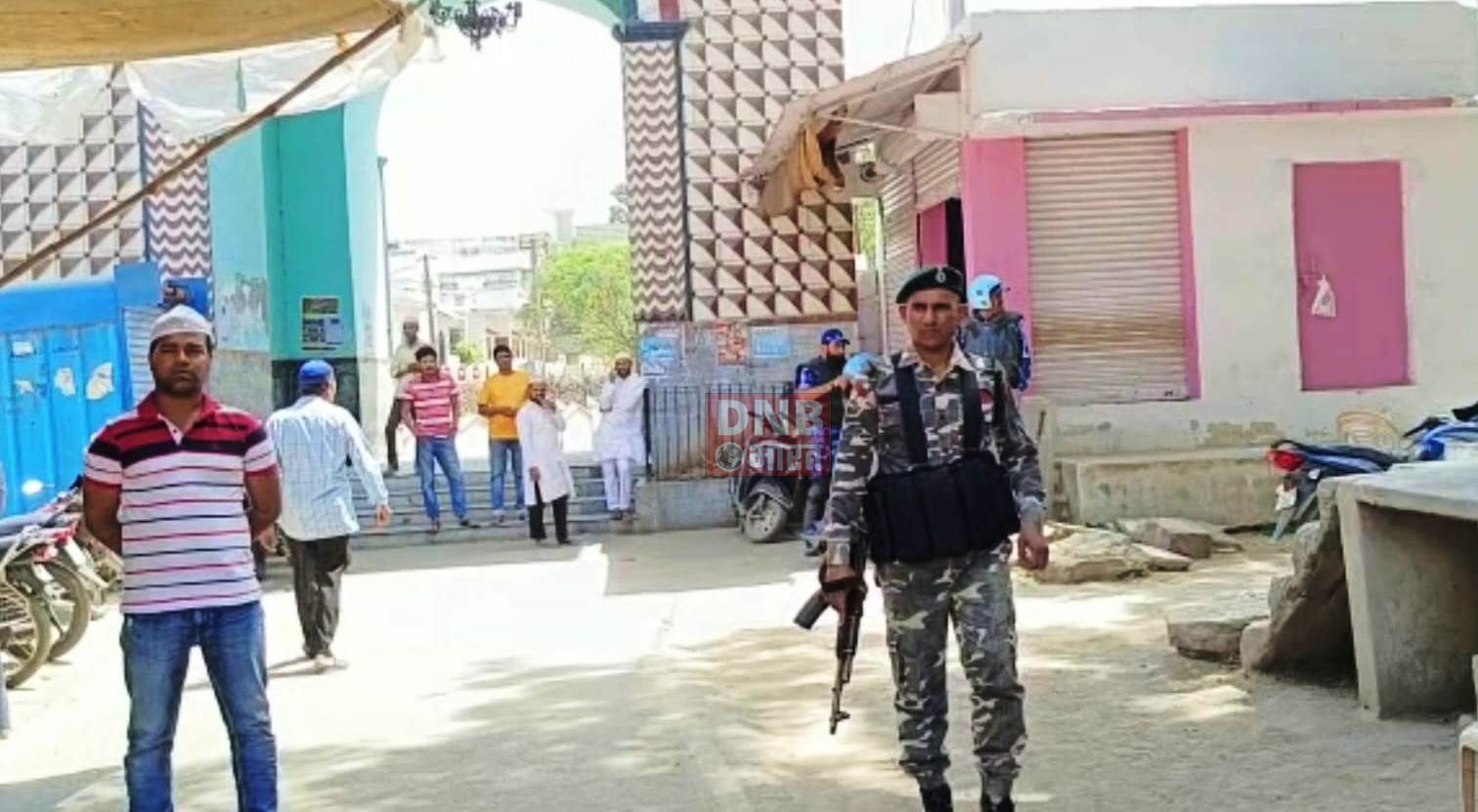 बिहारशरीफ में भारी सुरक्षा के बीच बिहार शरीफ के संवेदनशील मस्जिद में पढ़ी गई रमजान की तीसरी नमाज 3