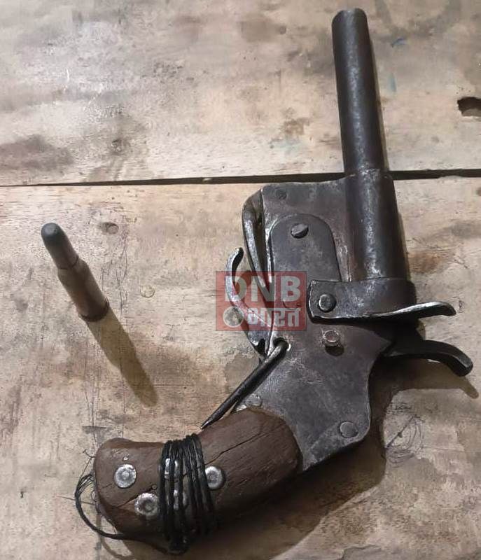 बाइक से घटना का अंजाम देने जा रहे तीन युवक को पुलिस ने एक लोडेड देसी कट्टा के साथ किया गिरफ्तार 2