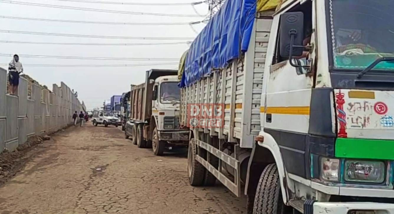अंडरपास निर्माण की मांग को लेकर ग्रामीणों ने किया एनएच 20  नवादा-बिहारशरीफ मुख्य सड़क मार्ग को जाम 3