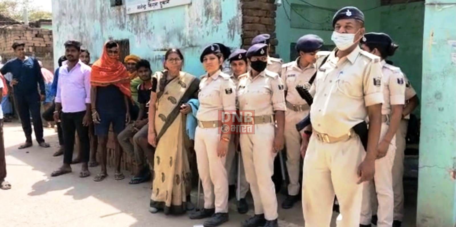 नालंदा में अतिक्रमणकारियों पर चला प्रशासन का बुलडोजर,सरकारी जमीन पर बने मकानों को हटाने का कार्य शुरू 2