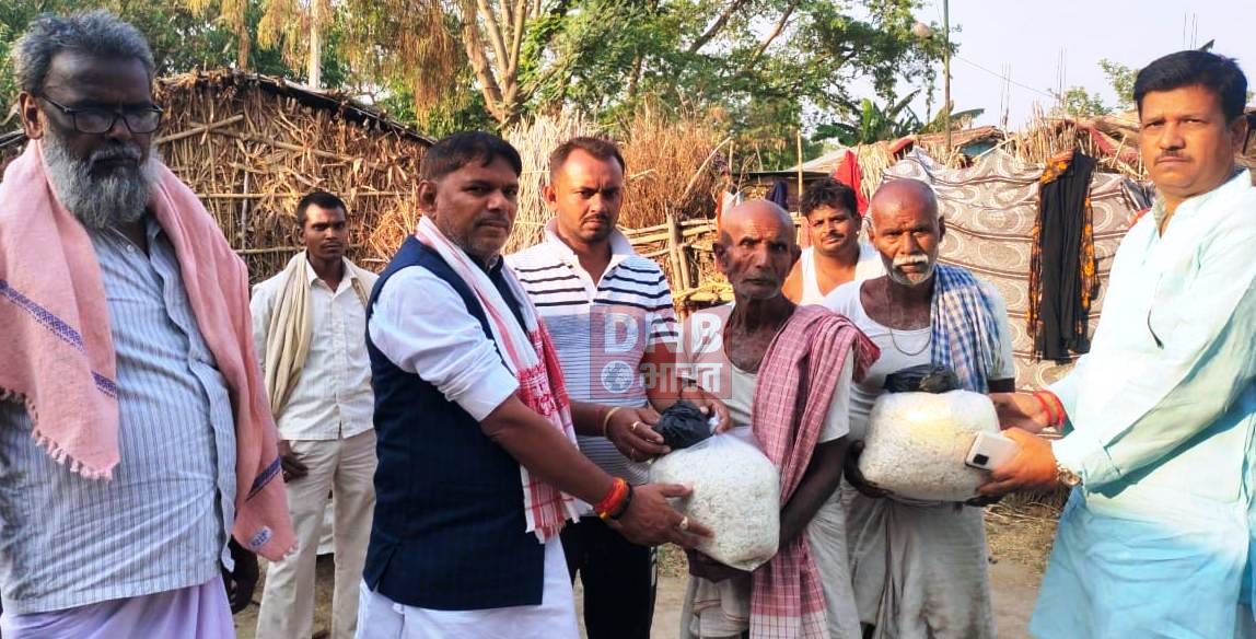 बछवाड़ा के कादराबाद में बिजली की शॉट सर्किट से लगी आग में 18 फुस का घर समेत लाखो की सम्पत्ति जलकर राख 5