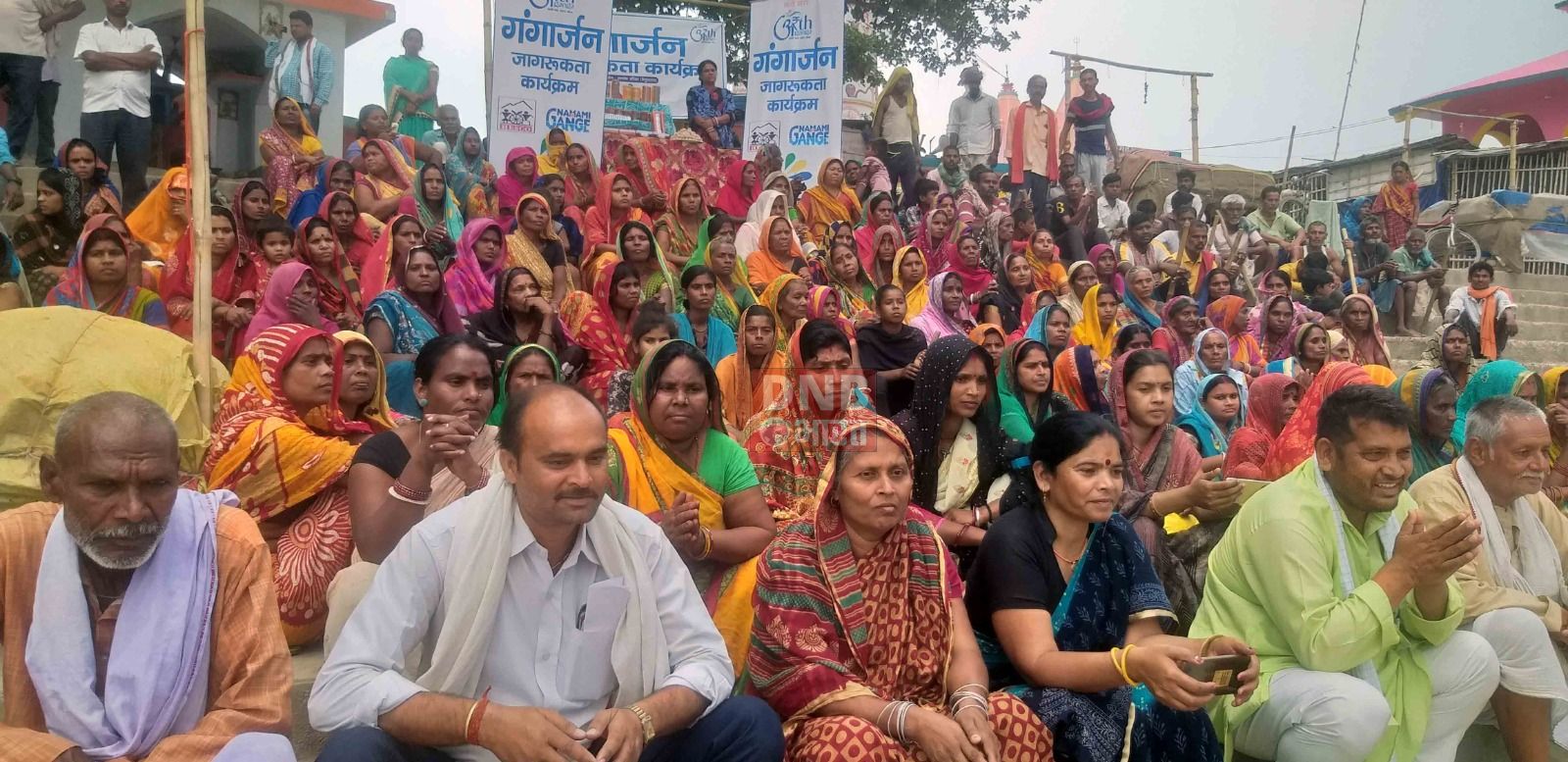 झमटिया गंगा घाट पर महिलाओ ने चलाया गंगार्जन जागरूकता कार्यक्रम 2