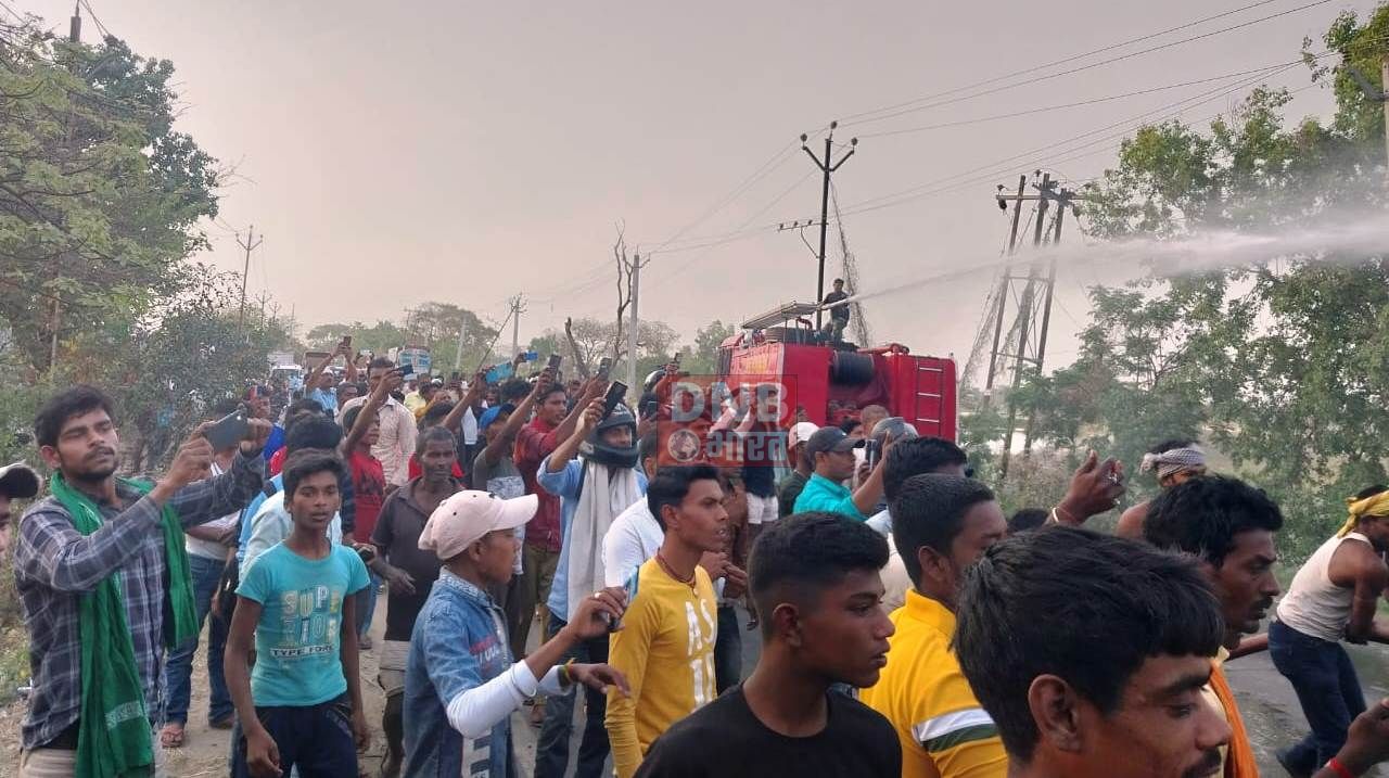 बरौनी के एनएच 28 पर स्कॉर्पियो में लगी अचानक आग,बाल-बाल बचा चालक 2