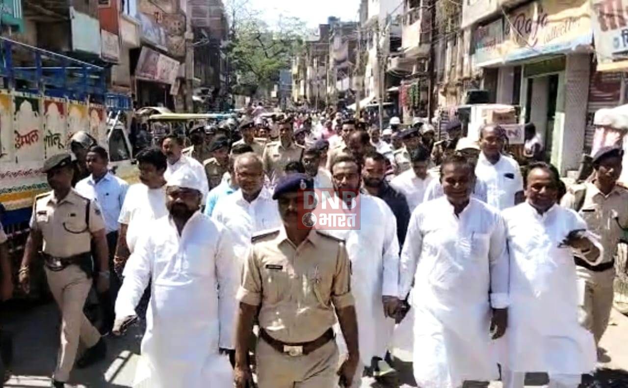 बिहारशरीफ में हुए उपद्रव के पांचवे दिन जिला प्रशासन के द्वारा निकाला गया सद्भावना मार्च, डीएम एसपी समेत शहर के सभी धर्म के लोगो ने किया शिरकत 2