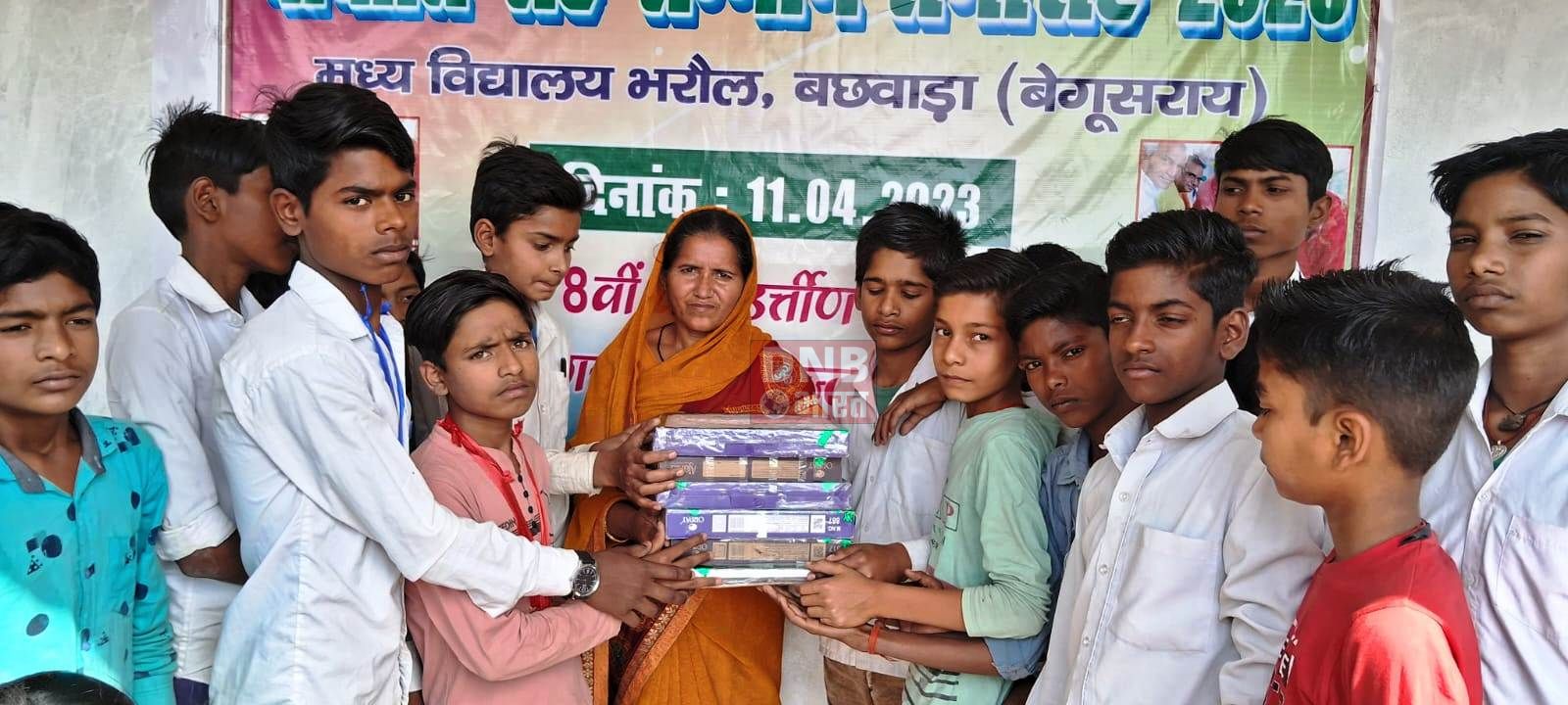 बछवाड़ा के भरौल विद्यालय में अष्टम से उत्तीर्ण छात्र-छात्राओं का दीक्षांत सह सम्मान समारोह का आयोजन 3