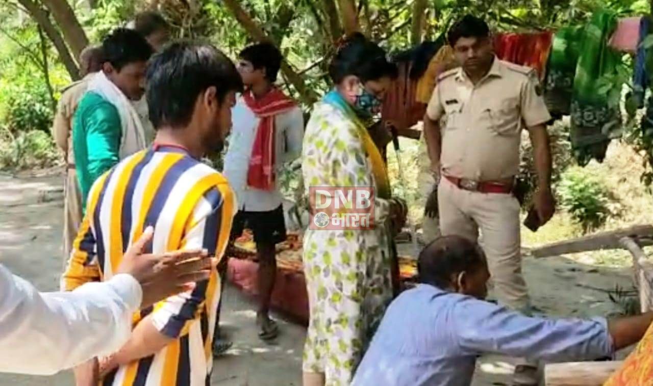 बेगूसराय में फंदे से लटका मिला किशोरी के शव मामले में एफएसएल की टीम घटना की गहण जांच पड़ताल की 3