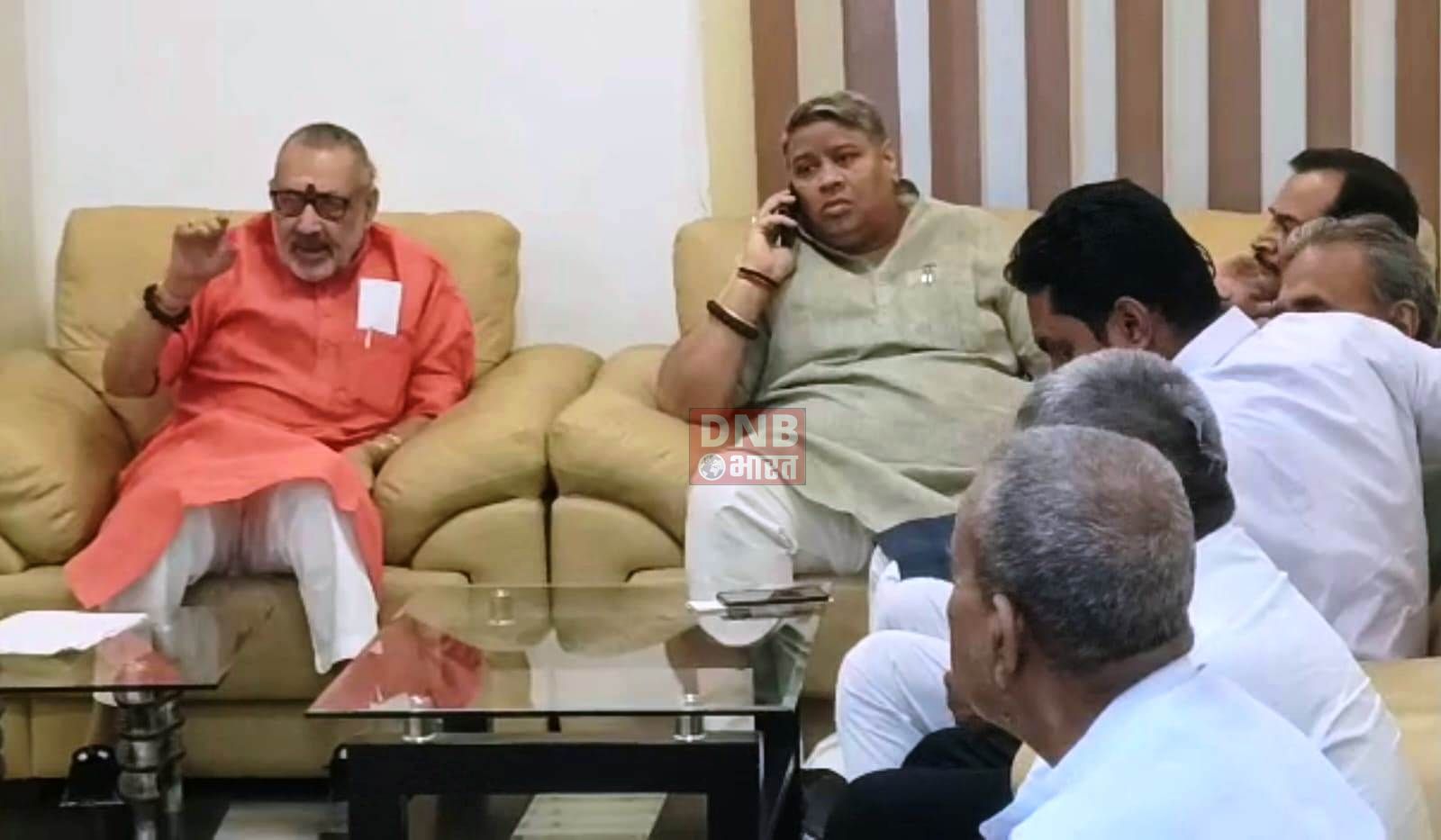 केंद्रीय मंत्री गिरिराज सिंह ने कहा कि बिहार में चाचा और भतीजे की जोड़ी सिर्फ छक्का पंजा करने में लगे हुए हैं 4