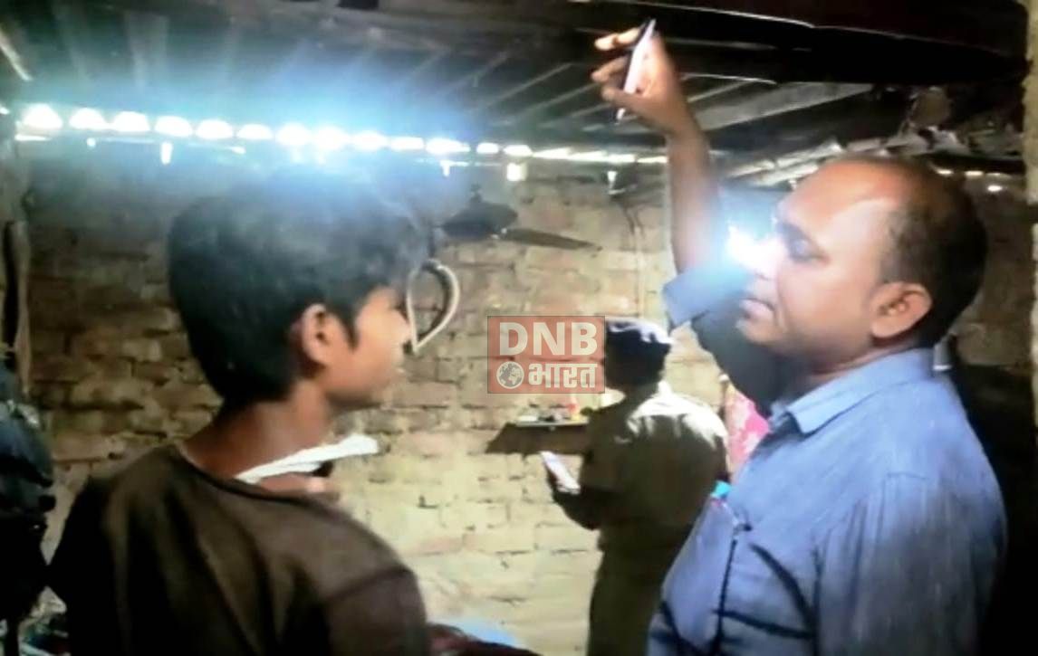 बेगूसराय में फंदे से लटका मिला किशोरी के शव मामले में एफएसएल की टीम घटना की गहण जांच पड़ताल की 2