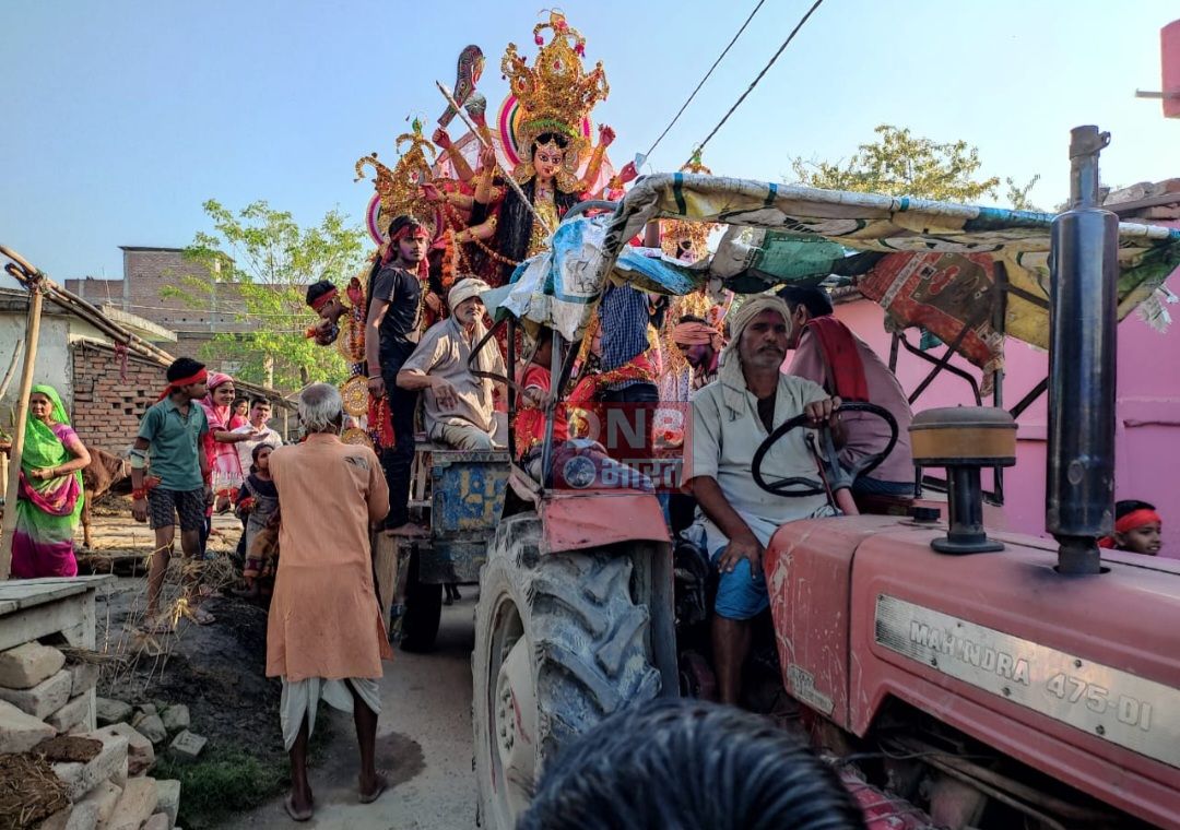 खोदावंदपुर में शोभायात्रा के साथ किया गया दुर्गा प्रतिमा का विसर्जन 2