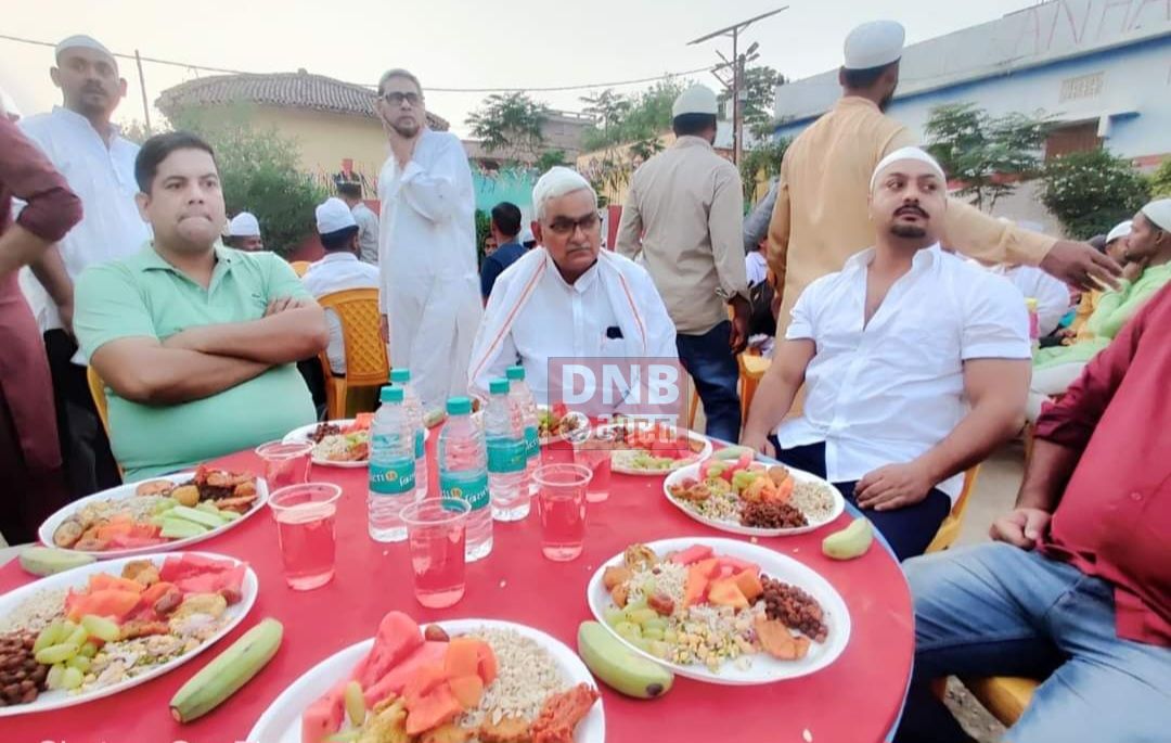 दावत ए इफ्तार में दिखा सांप्रदायिक सद्भाव हजारों लोग ने एक साथ बैठकर किया इफ्तार 2