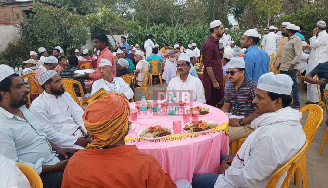 दावत ए इफ्तार में दिखा सांप्रदायिक सद्भाव हजारों लोग ने एक साथ बैठकर किया इफ्तार 3