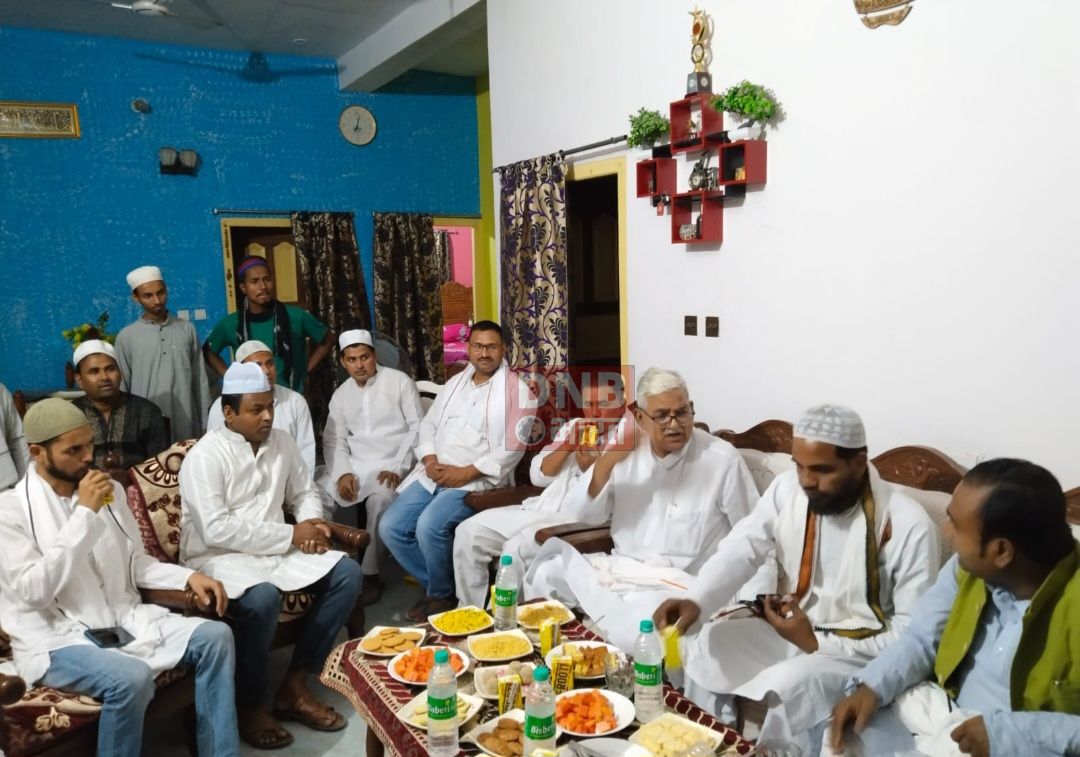दावत ए इफ्तार में दिखा सांप्रदायिक सद्भाव हजारों लोग ने एक साथ बैठकर किया इफ्तार 6
