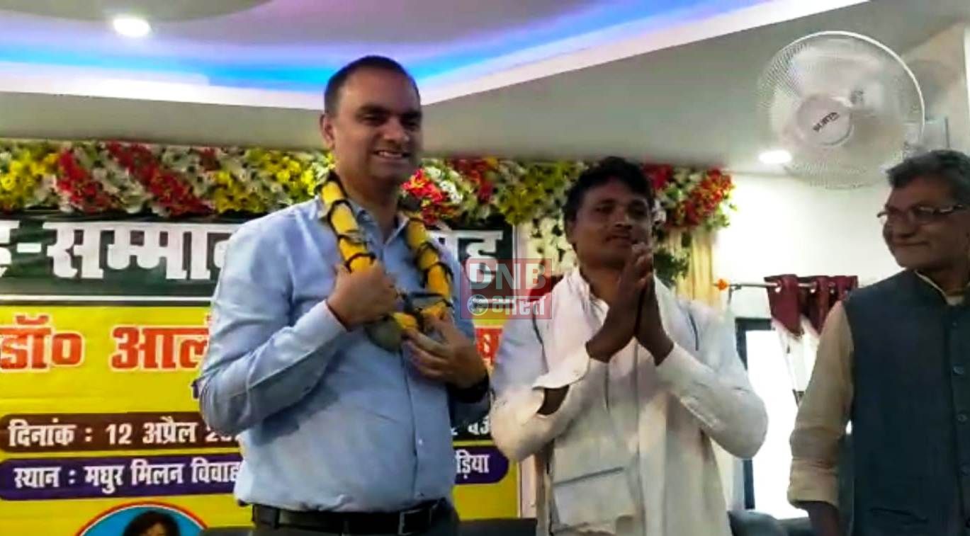 खगड़िया जिलाधिकारी डॉ आलोक रंजन घोष को समारोह आयोजित कर दी गयी विदाई 3