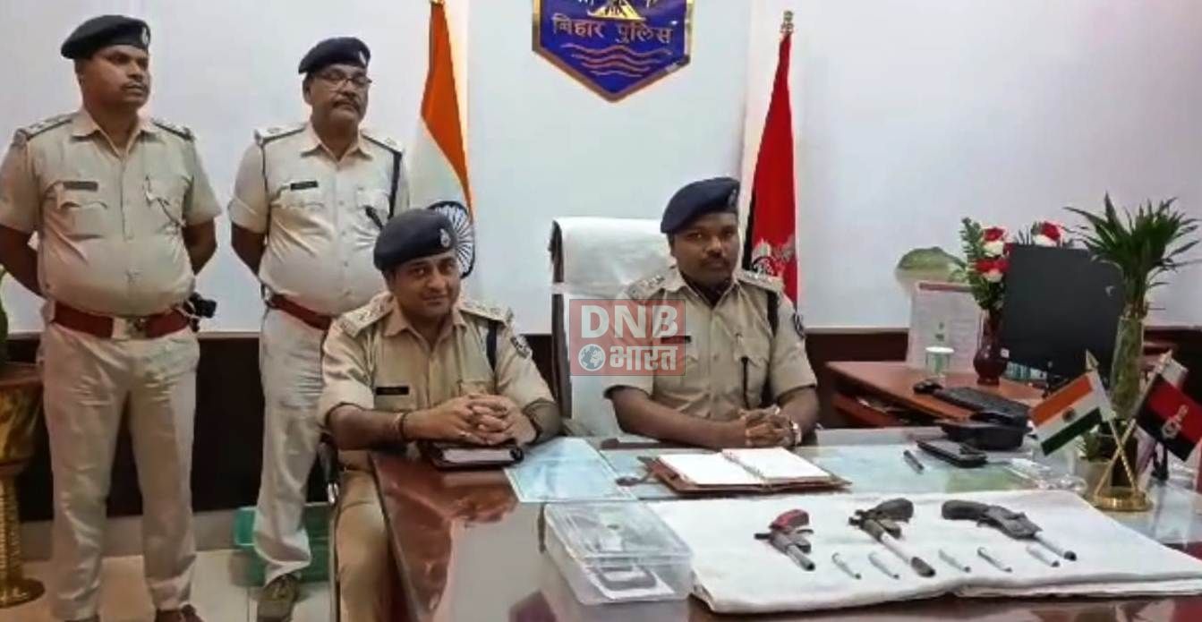 बेगूसराय पुलिस ने महिला सरगना से भारी मात्रा में हथियार एवं जिंदा कारतूस बरामद,स्वर्ण व्यवसाई के यहां लूट से पहले किया गिरफ्तार 2