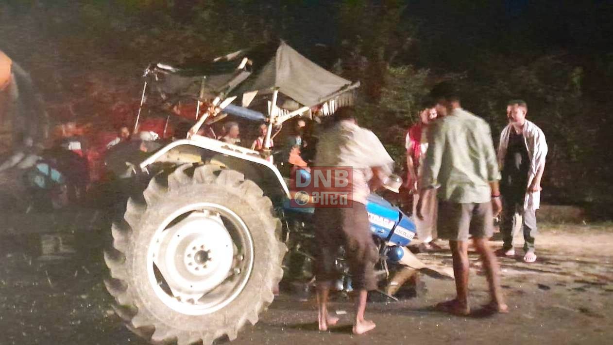 बछवाड़ा के एनएच 28 पर कार व ट्रैक्टर में जबरदस्त टक्कर,दोनों वाहन के उड़े परखच्चे,दो लोग बुरी तरह जख्मी 4