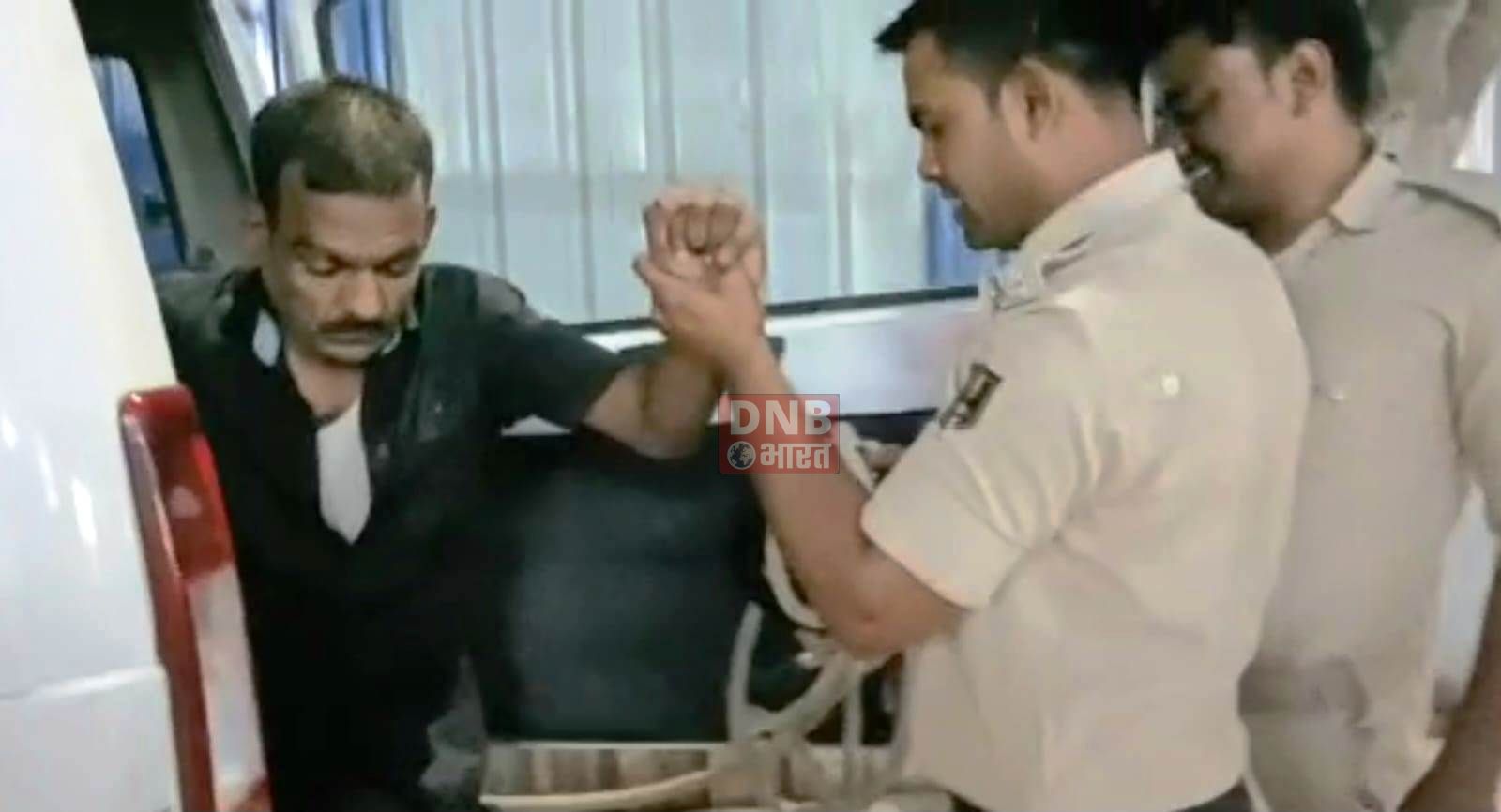 बेगूसराय में शराब बंदी की खोल रही पोल, शराबी ने शराब पीकर खुलेआम मचाया उत्पात, पुलिस ने किया गिरफ्तार 3