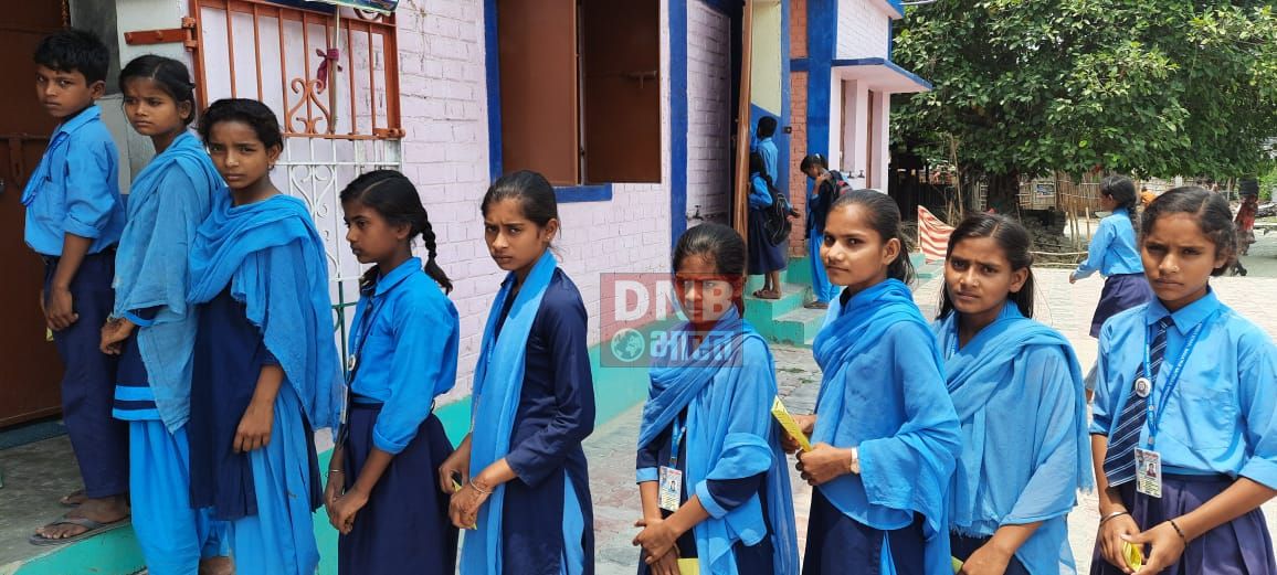 बैलेट के द्वारा कराया गया विद्यालय के बाल संसद का चुनाव 2