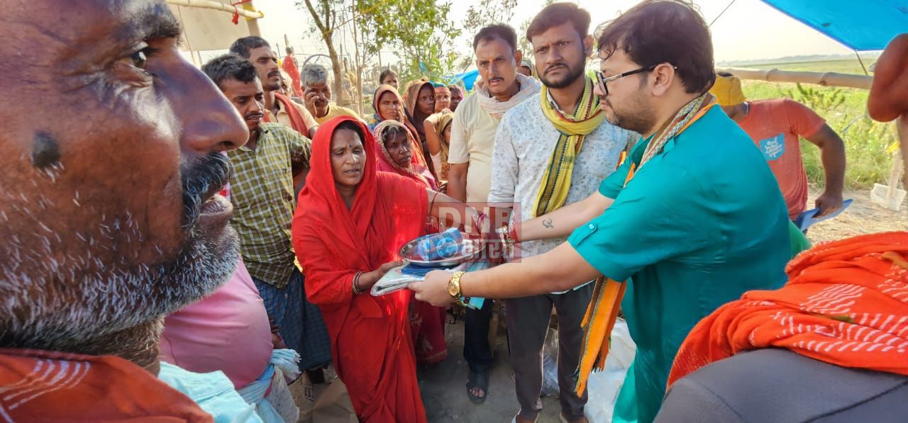 अग्नि पीड़ितों के बीच राष्ट्रीय जन-जन पार्टी ने बढ़ाया सहयोग का हाथ - डा सोनू शंकर 3