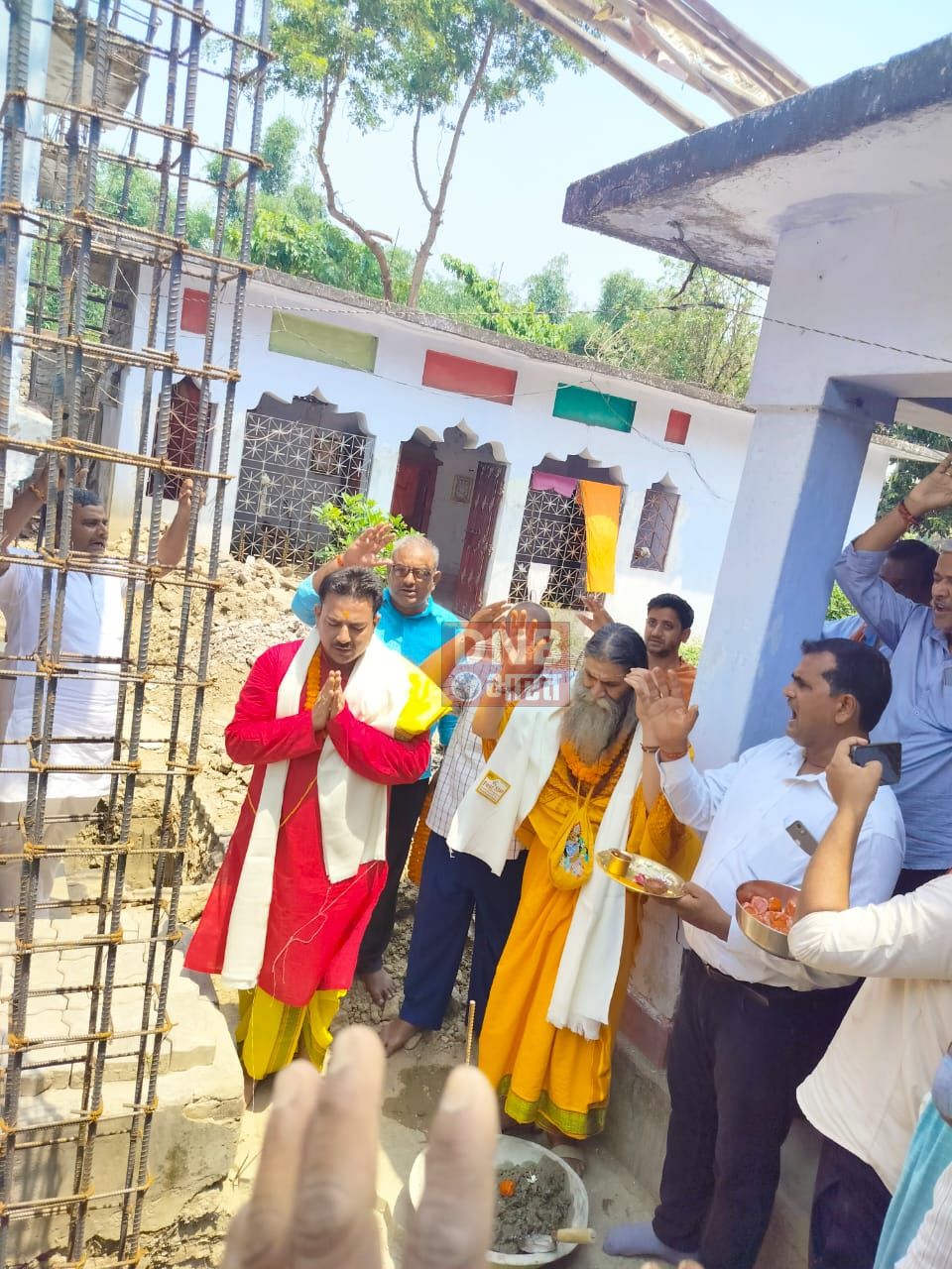 सुजीत सुमन सीओ बरौनी ने किया राम-जानकी ठाकुरबाड़ी मंदिर मालती का भूमि पूजन 2