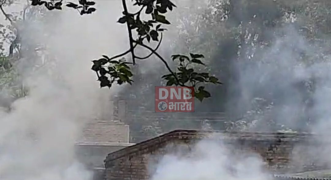 अचानक कबाड़ी की दुकान में लगी आग से लाखों का सामान हुआ खाक 2