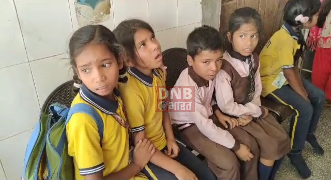 स्कूली वाहन एवं मोटरसाइकिल की बीच टक्कर, 1दर्जन स्कूली बच्चे घायल 2