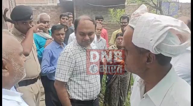 12वर्ष बाद हाईकोर्ट के निर्देश पर डीएम बेगूसराय पहुंचे रास्ते की अतिक्रमण की गई जमीन की जांच में, दिया आवश्यक निर्देश 3