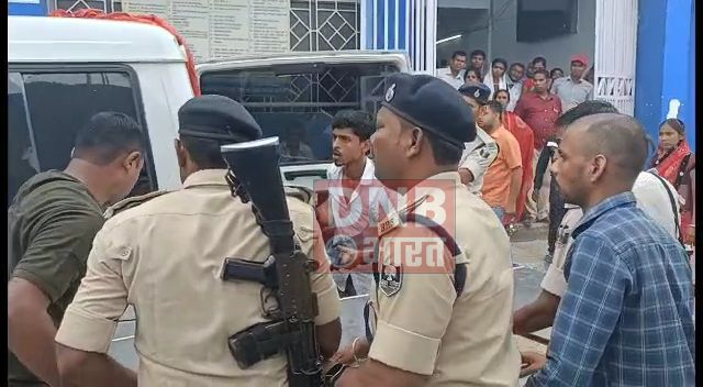 डीएसपी तेघड़ा ने दिखाई मानवता, विधुत स्पर्शाघात से घायल बिजली मिस्त्री की बचाई जान 2