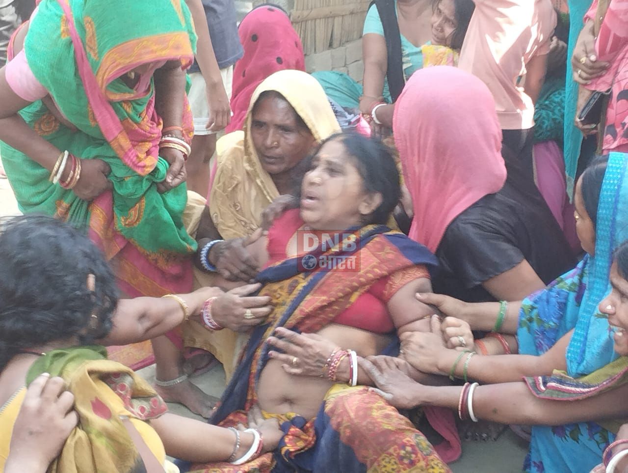 सड़क हादसे में बेटे की हुई मौत, माता पिता का रो रो कर बुरा हाल 2
