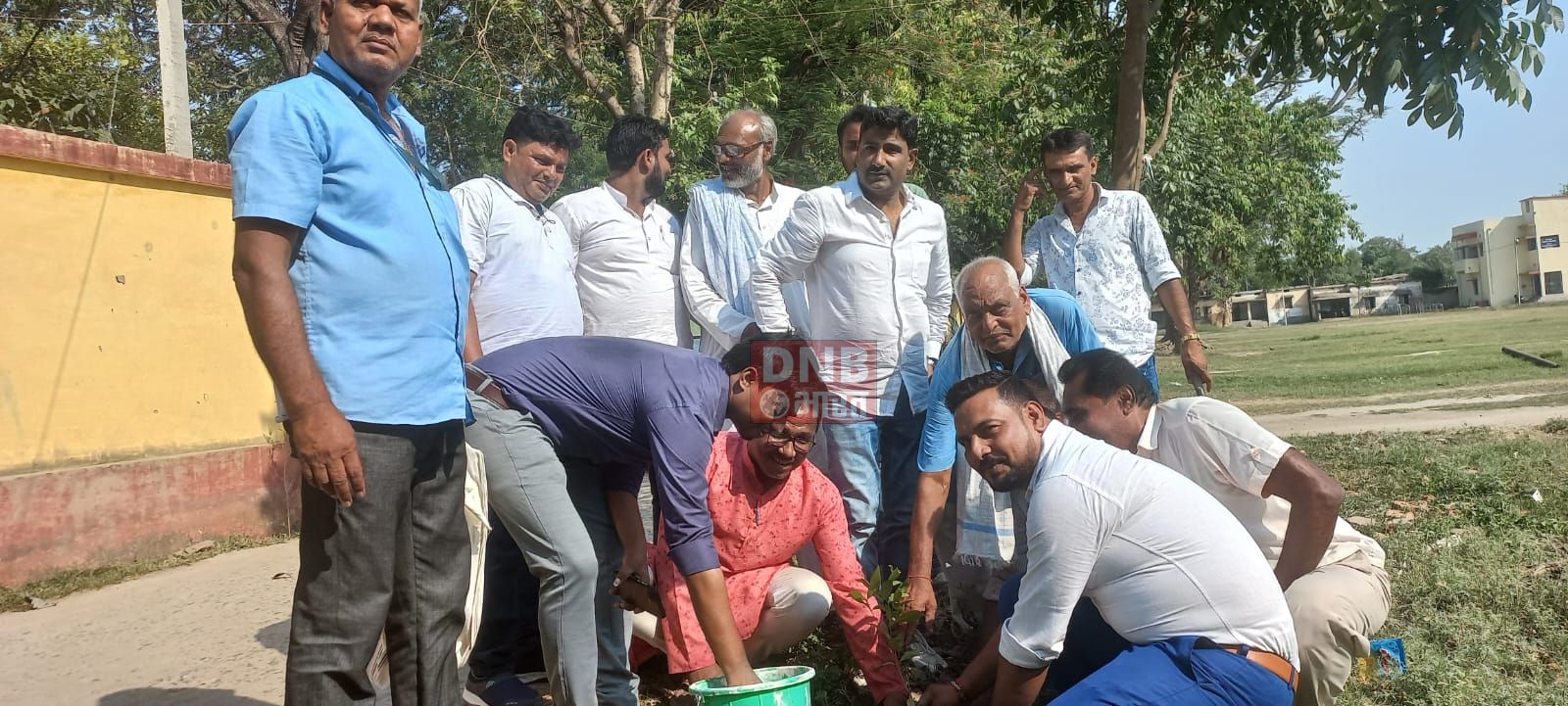पर्यावरण के प्रति रहें सजग, प्रत्येक व्यक्ति लगाएं एक एक वृक्ष - बीडीओ 2